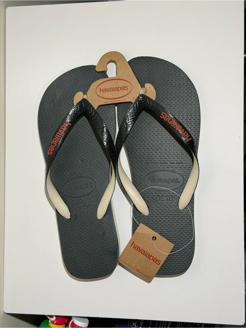 Havaianas Gray Flip Flops size 11/12W 9/10M